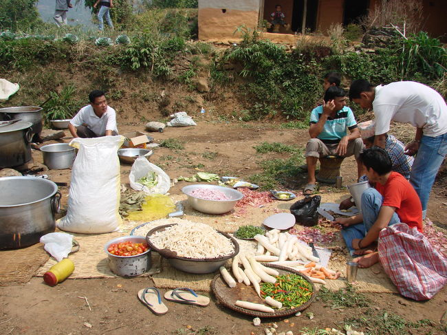 ここも前回と同じで食事に準備におわれている。