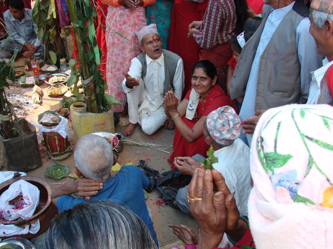 先日マヤさんの畑を手伝いに来ていたシタさんも来ている。