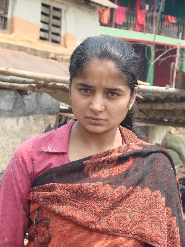 以前は明るい女の子だったが何故か無口になり表情が暗い。先日お婆さんが亡くなったがそれだけではなさそうだ。