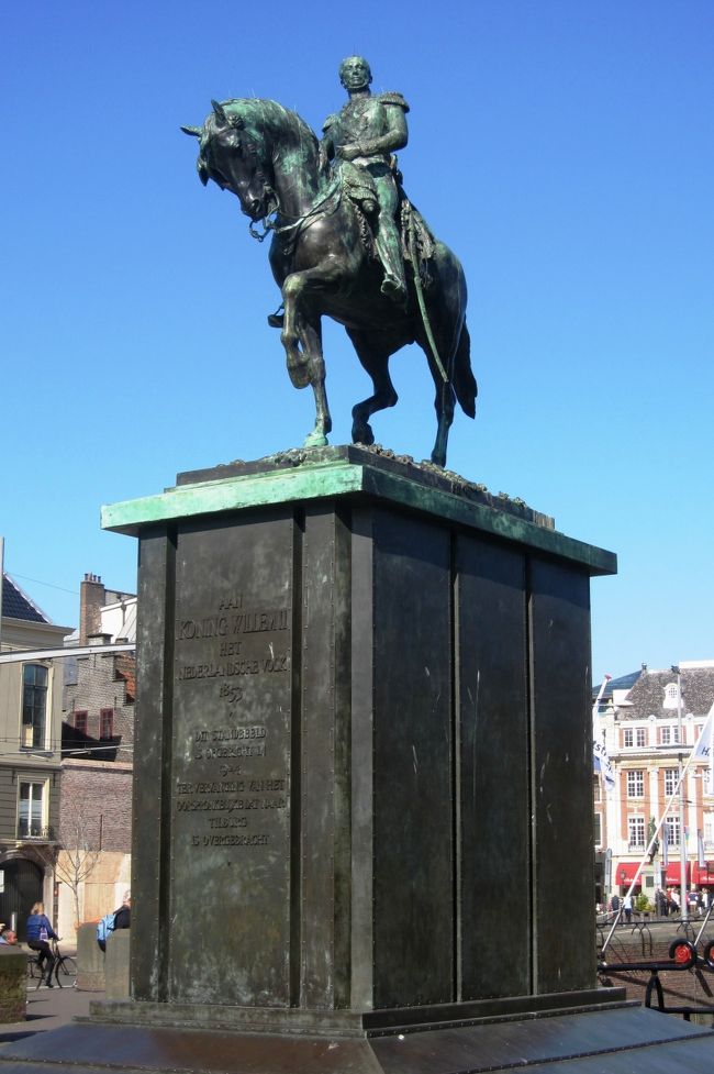 2010春、ドイツ・オランダ・ベルギーの旅(18)4月17日(6)ビネンホフ、オラニエ公ウィレム1世騎馬像、騎士の館
