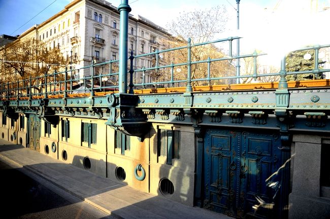 トラムの橋桁<br />頑丈にできていました。