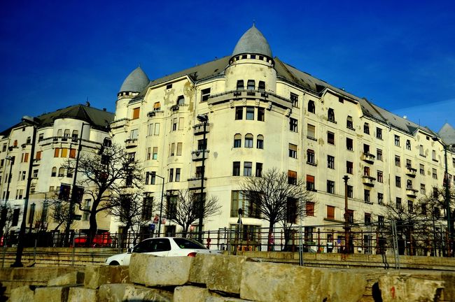 マルギット橋付近には集合住宅でしょうか