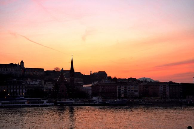 ドナウ川の夕景<br />漁夫の砦の少し下流です。