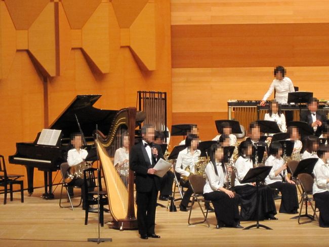 今日出演している友人はホルンをしています。<br /><br />子育て中で休んでいる友人はクラリネット。<br />今は遠く離れ地元に帰った友人はバイオリン。<br />はたまたトロンボーンも。<br /><br />コンダクターの方が曲の説明をして下さるので<br /><br />情景を浮かべながら、想像しながら聴けます。<br /><br />鳥肌が立つほど感動したり、ウルウルくることもあります。<br /><br />音楽って素敵（*^^*）