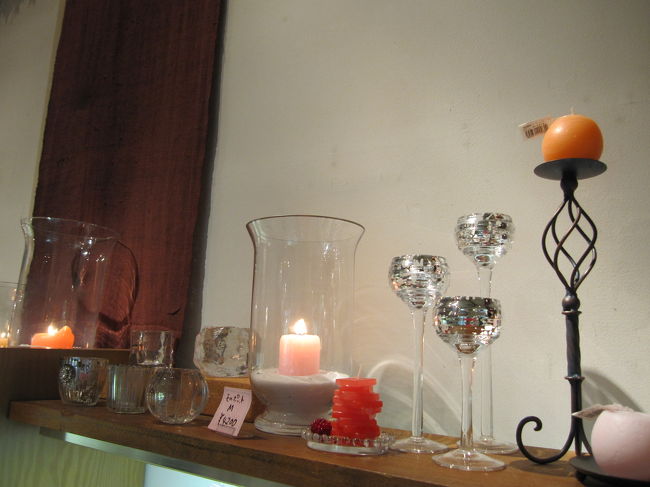 キャンドルホルダーかわいい〜。<br /><br />今度来たら買っちゃうだろうなぁ。<br /><br />す・て・き♪