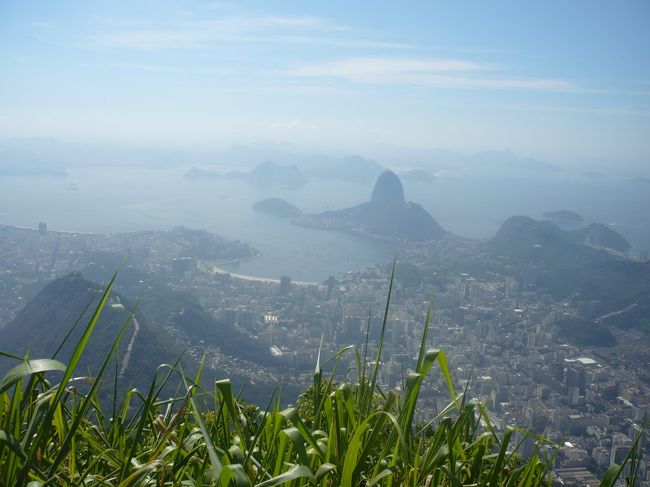 コルコバードの丘<br />天気はよかったのですが…曇ってます