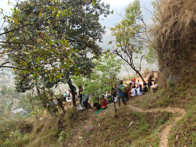 村の女の子がロッククライミングがあるからと連れて行ってくれたが・・・・。