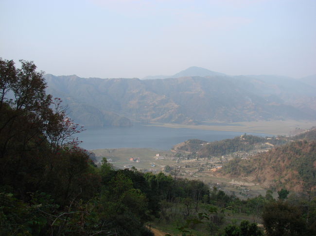 ペワ湖と周辺の村。