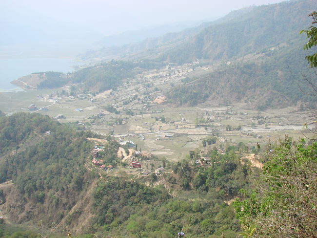 工事現場から見たペワ湖の周辺。