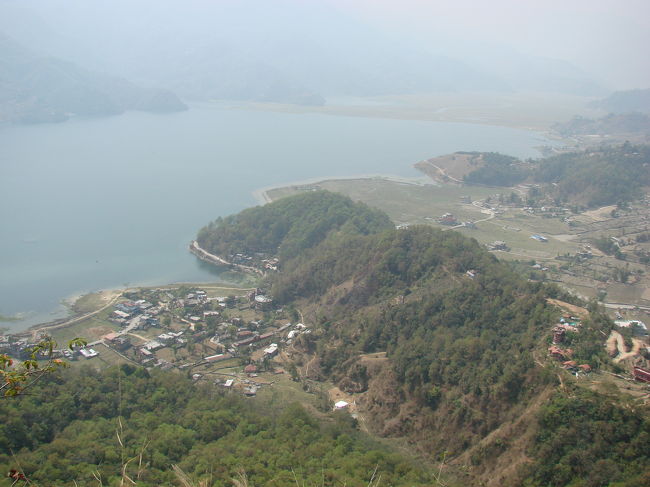 工事現場から見たペワ湖の周辺。