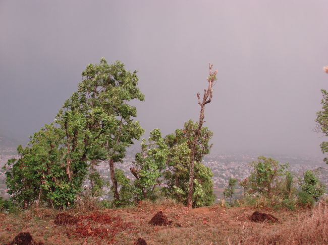 山の天気は変わりやすい、こんな所は女性の気まぐれと似ているような・・・。