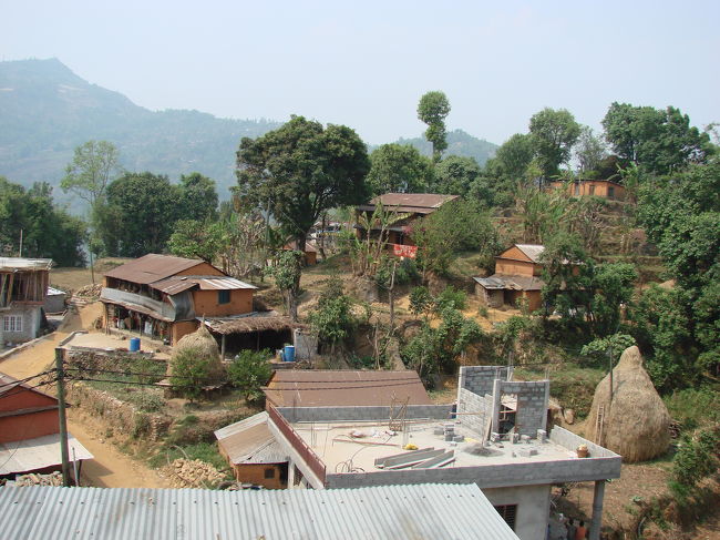 向かい側の集落。