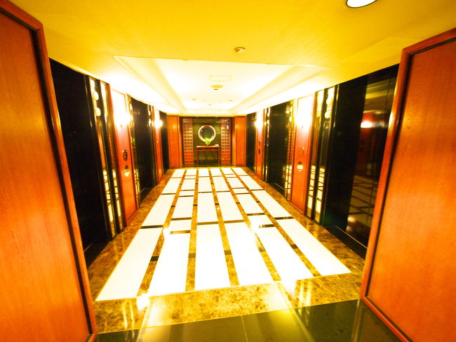 エレベーターホールです。豪華ですね。