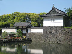 少し戻って、大手門へ。

パレスホテルの向かい側にあります。

大手門は、かつての江戸城の正門です。
