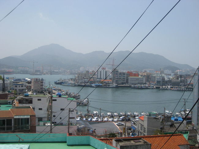 ドンピラン村から中央市場や港を見た景色です。