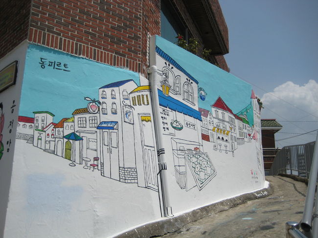 絵が描かれる前は普通の村で<br />あったんでしょうが<br />今ではこんなにぎやかな楽しい村に<br />なって住民の気持ちは<br />どう思っているのかなぁ？