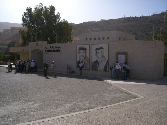 入り口でチケットを買う。