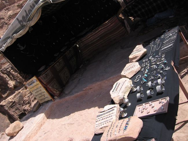 日本では絶対に味わえないダイナミックな光景を味わい、大満足のペトラ遺跡。