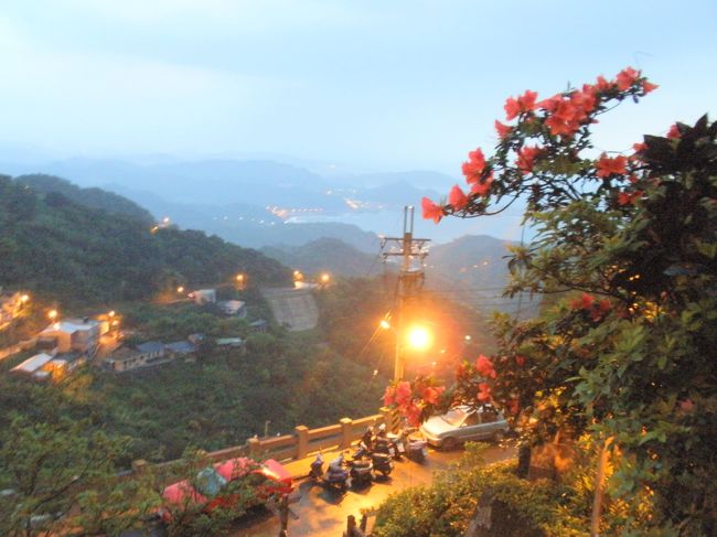 この茶房からは、海も見えて夕暮れの風景はすごくノスタルジックできれい。