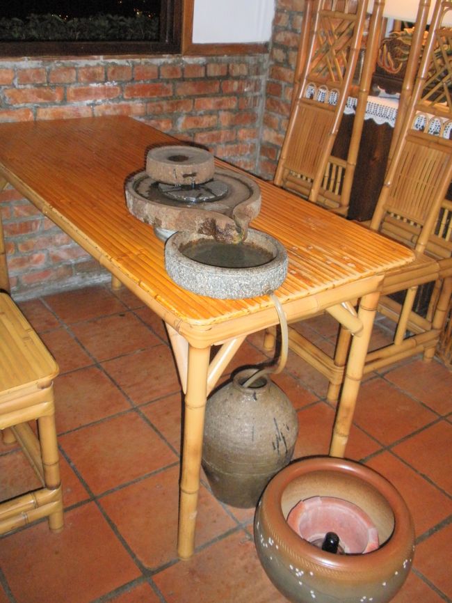 お茶を湯で流すためにこのようになっている。