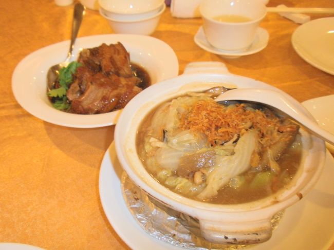 結局、夜市で疲れてしまいゆっくりご飯が食べられるところに行くことに。結局デパートの三越の中華料理に。ここは地元の人もたくさん。きれいでゆっくりできました。値段も手ごろ。今日見たトンポーローの本物を食べることに。