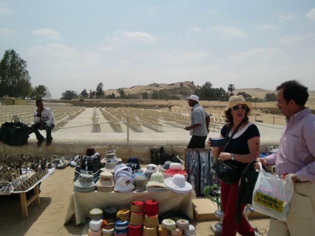 奥の座席は「光と音のショー」の座席。<br />ショーは見ませんでしたが…。