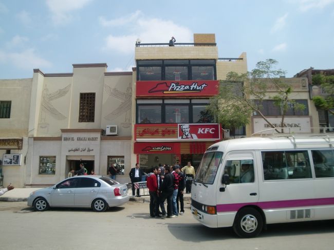 スフィンクスの目線の先にあるのがこれ。<br />目線の先というにはやや遠い…超人的な視力が必要ですが(笑)