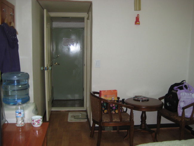 防犯の為か？<br />２重にドアがあります。