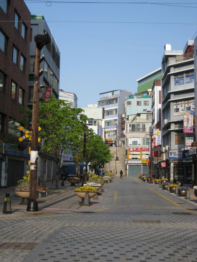 中央洞の釜山郵便局の近隣に<br />ある４０階段を散策に行きました。