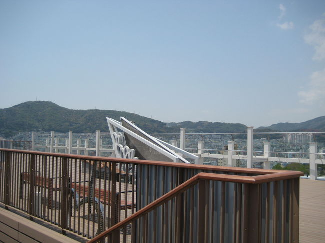 屋上は強風で飛ばされそうで<br />かなり怖かったです。<br />人もほとんどいません。<br /><br />３度目の釜山及び始めての統営への旅も<br />とうとう終わりになってしまいました。<br />今回は色々とアクシデントがあったり<br />苦労しましたが、<br />親切な人々との出会いがありました。<br />私らしい旅になったなぁと思います。<br />出会った人達に感謝しています。<br /><br />次はいつ来れるかなぁ・・・<br />