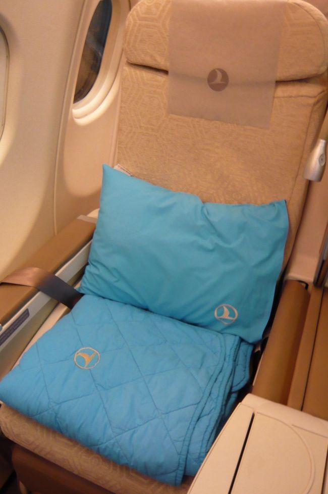 こんなきれいな枕とマット、気分は早くもトルコの青い空と海に。