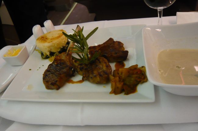 メインディッシュ、美味しい肉ですが、沢山で全部はむり、既に４月２３日の午前になっています。