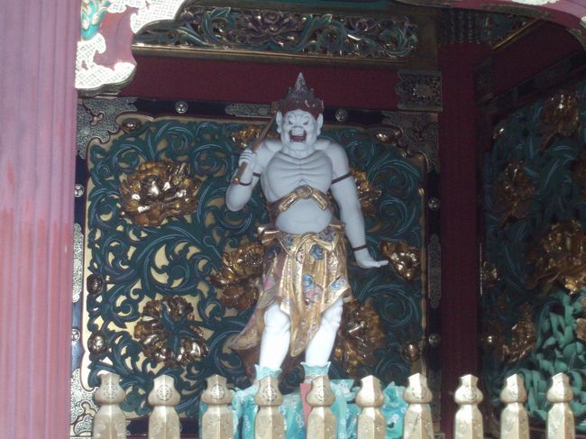 大猷院霊廟夜叉門の4夜叉のうちのひとつ。<br /><br />GWということもあり、どこもかしこも大混雑。<br />でも、本当に行ってよかったと思える日光2社1寺。<br />さすが世界遺産。<br />