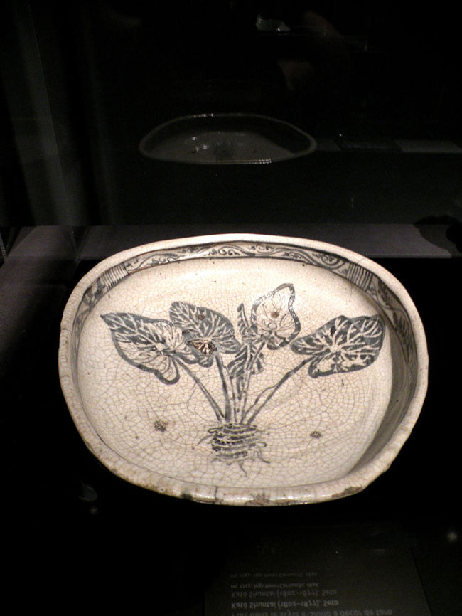 瀬戸　絵志野大鉢。<br /><br />手書きの絵柄があたたかい。<br />ちょっと一枚欲しくなる。