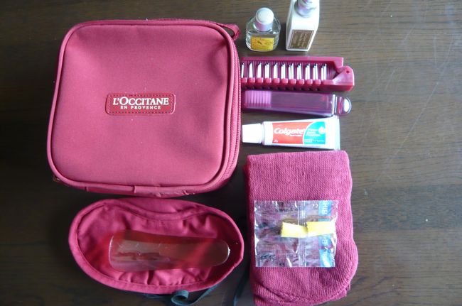 ロクシタンのアメニティも戴きました。　ステキな色で、役立ちそう。