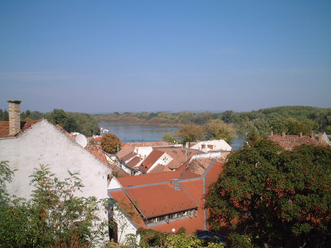 路地をうろついていたら、街を見渡せる場所にたどちついた。