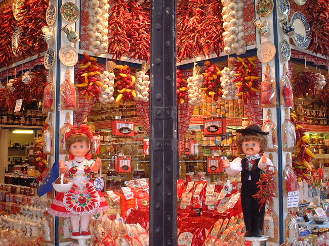 パプリカのお土産もたくさん売ってす。