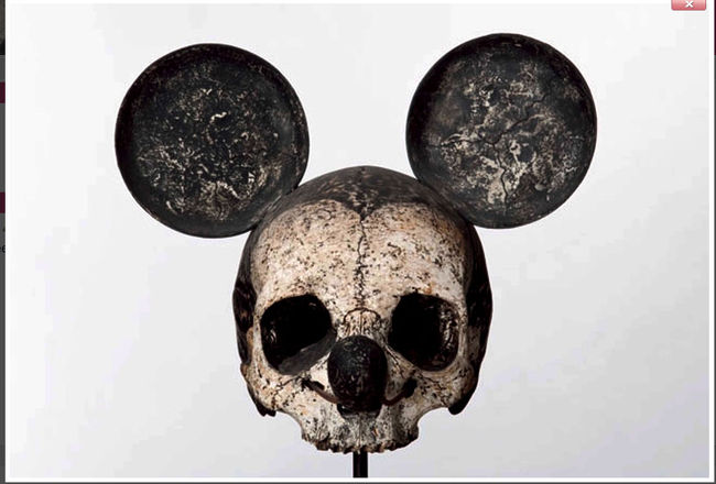 ルービンスタイン(Magnet Rubinstein)のミッキーマウスの頭をした頭蓋骨。<br />