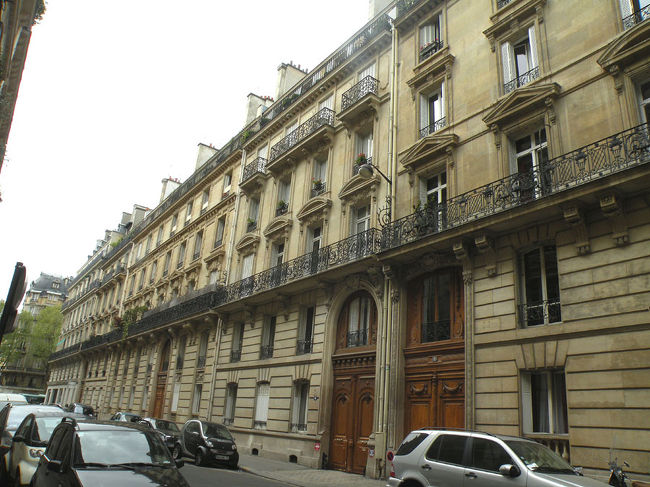サンジェルマンの高級住宅。よく小説にでてくるが、貴族とかブルジョアは昔からサンジェルマンに家をもっていた。