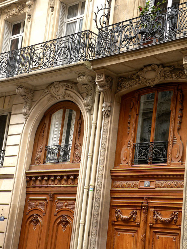 立派な門構え。（でも住みたいとは思わない。家はやっぱりどこかやさしさを感じるようなのがいい。。例えば木造の家）