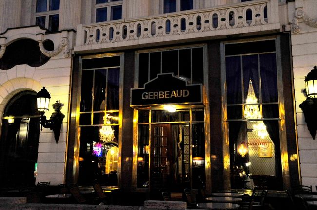 ジェルボーはヴルシュマルティ広場に面しています。<br />カフェーのほかレストランやパブもあります。<br />１８５８年開業の名門です。<br />シシィもこのカフェをこよなく愛しました。<br />シシィ･カフェなるメニューもあるとか。ＴＶ情報では１２００円ぐらいでした。<br />