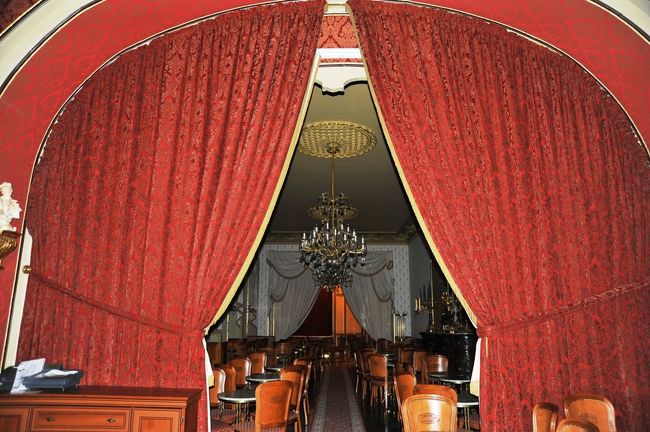 ジェルボー１Ｆカフェ<br />舞踏会ができるほど広い