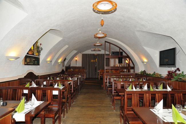 ジェルボーＢ１Ｆ<br />レストランでもＰＵＢでもよさそうです。<br />明確な区分はないと思いますが。