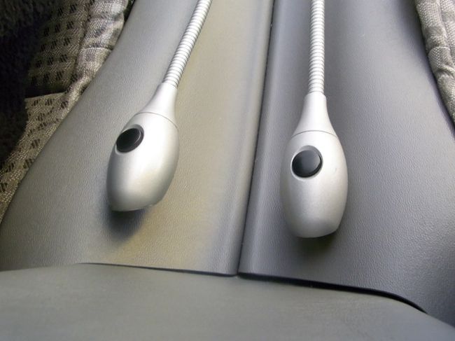 今回のバンコク行きはＪＡＬの特典で。<br />ＪＡＬさん、ありがとうございます。（＿＿）<br /><br />さて、これなあに？（・・<br /><br />私はこの機種初めてでした。<br />おもわず、宇宙人の触覚？が横にある！？という気分。