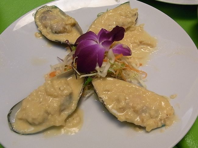 ムール貝、あれ？カキだったかな？のバターなんとかというメニュー。<br />美味しかったです。<br />このほかにもカレーを食べましたが、美味しかったです。