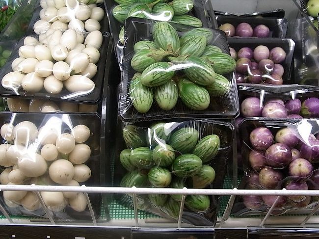 食事の後は同じフロアにある、食品売り場で見つけた野菜。面白い形です。<br />どうやらカレーに入れたりするらしいです。<br />