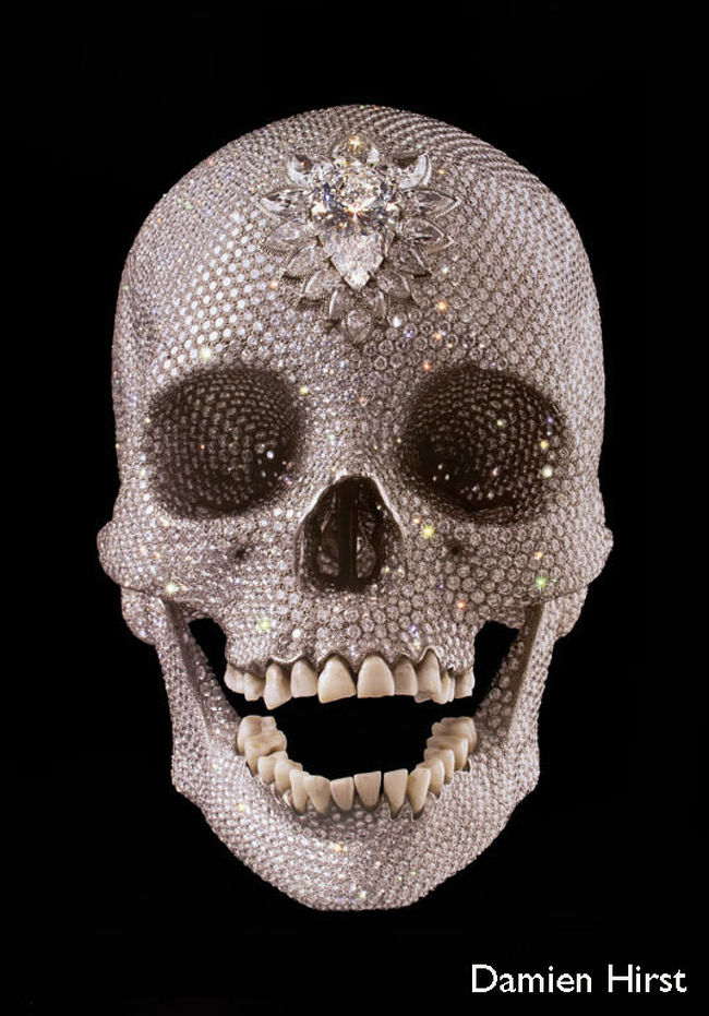 下記のポスター販売サイトでは、この展覧会の目玉である<br />ダミアン・ハーストのTシャツなどが売られているのを発見。この頭蓋骨には、8601個のダイヤモンドが組み入れられている。<br /><br />http://tinyurl.com/3ypdkvj<br /><br />普通の頭蓋骨よりなんだかずっと恐い。