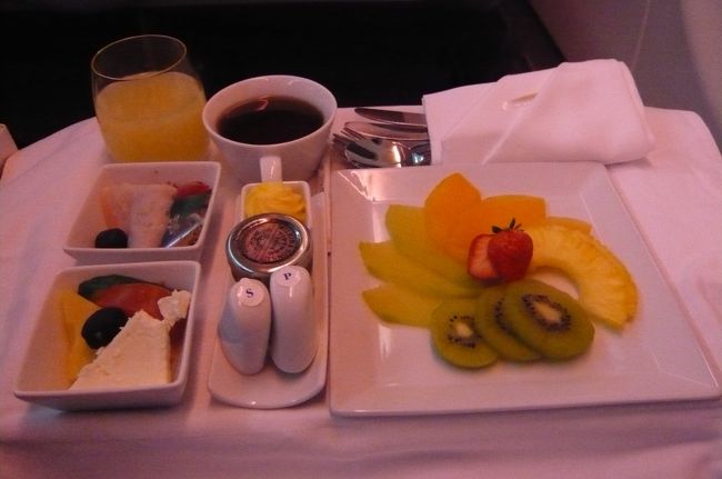 現地時間　０３時　朝食です。昨日は夕食が機内で２３：３０頃（そのため夕方はパスして、）お陰で　美味しくいただき。