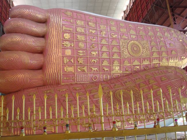 足の裏。<br />なんか色々と書かれていた。