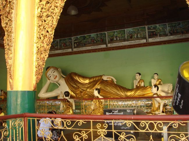 ここにも発見。<br />寝大仏。<br />本当に幸せそうな顔をしています。